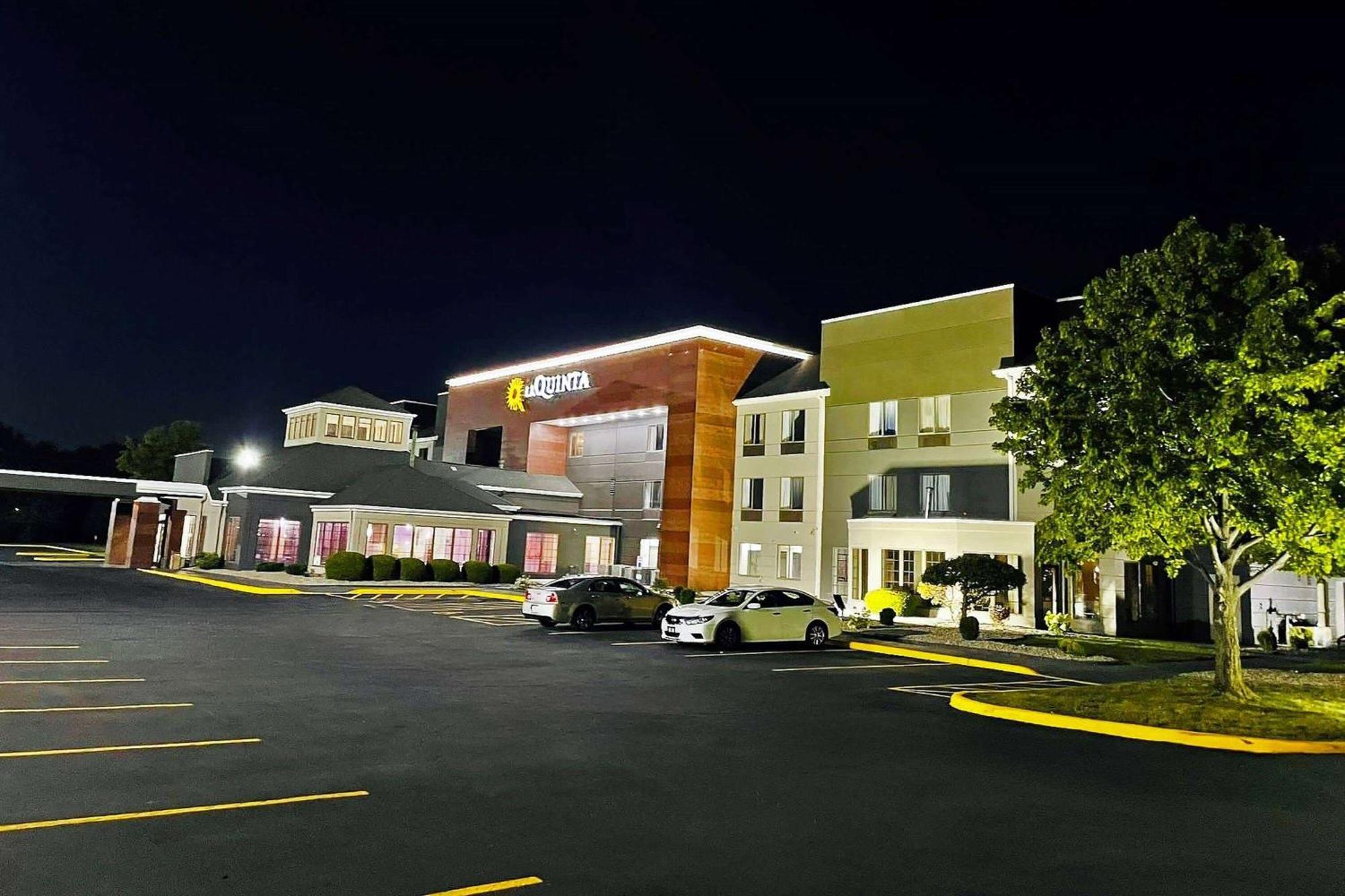 La Quinta Inn & Suites By Wyndham South Holland Exterior photo
